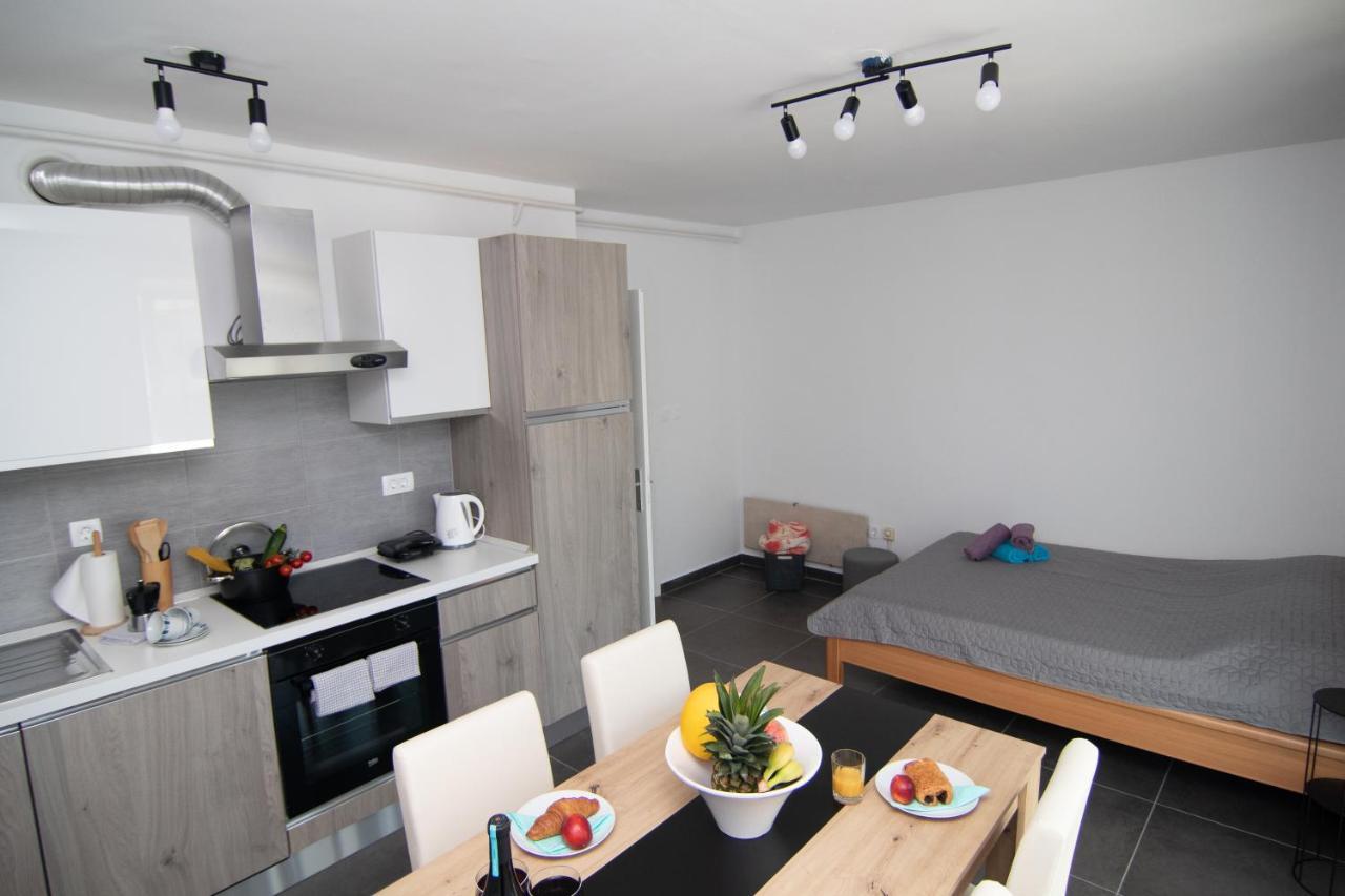 Valkane Beach Studio Apartment プーラ エクステリア 写真