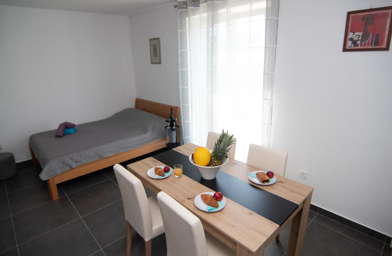 Valkane Beach Studio Apartment プーラ エクステリア 写真
