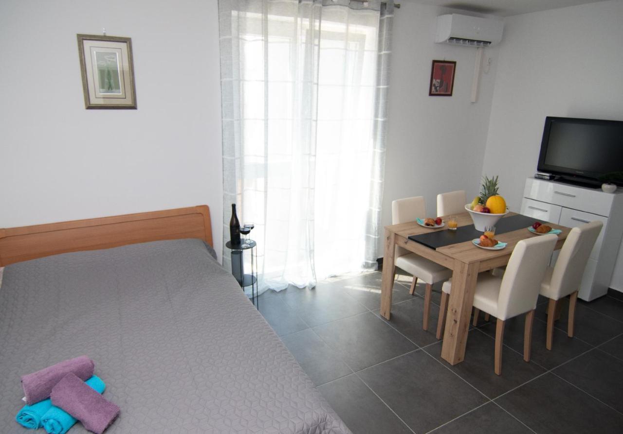 Valkane Beach Studio Apartment プーラ エクステリア 写真