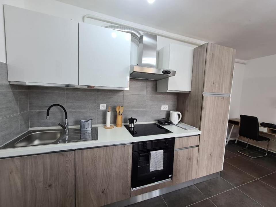 Valkane Beach Studio Apartment プーラ エクステリア 写真