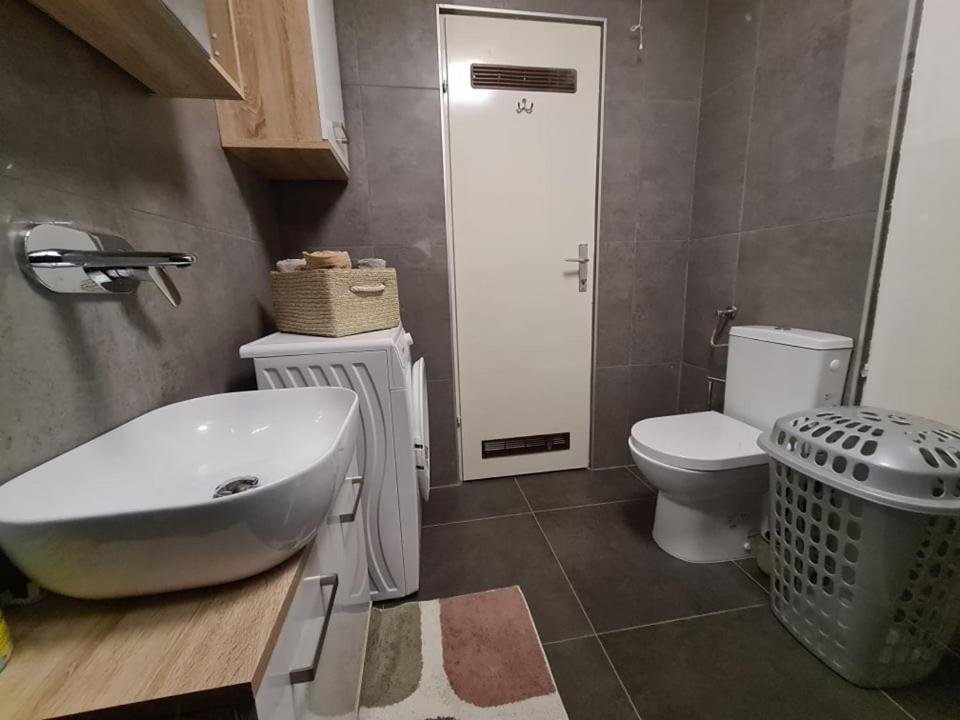 Valkane Beach Studio Apartment プーラ エクステリア 写真