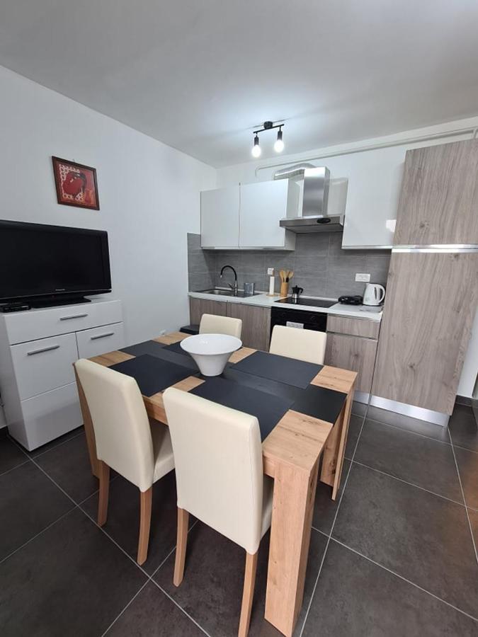 Valkane Beach Studio Apartment プーラ エクステリア 写真